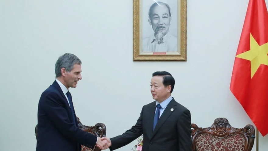 Vietnam encourages France's CMA-CGM to lead green maritime transformation